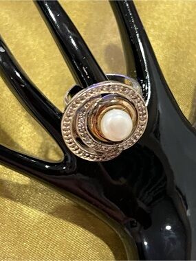 Elegant Pearl Center in silver 925 & 18k Gold-Tone Swirl Ring size 8